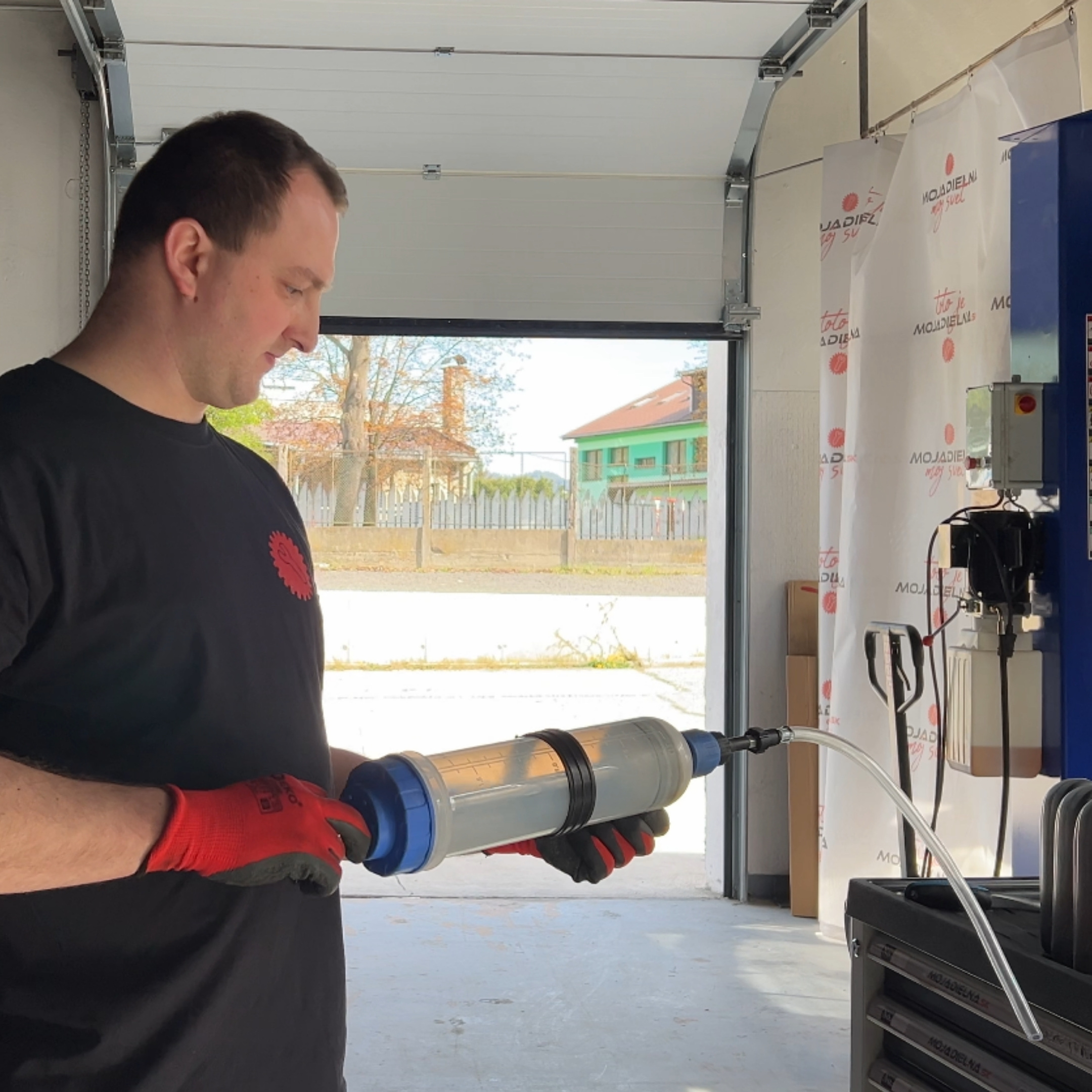 Ručná odsávačka oleja - kvapalín 1,5 l Blacktool BL-9115 (2)